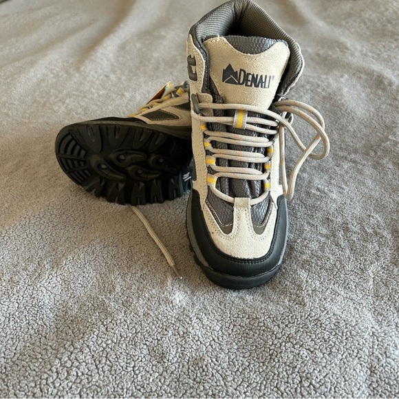 NWT Denali Hiking, Camping, Outdoor, Gorpcore, Boots - Tan, Gray and Black, - Picture 2 of 9
